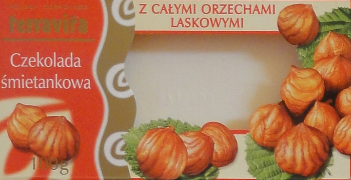 Terravita male poziom smietankowa z calymi orzechami laskowymi.jpg